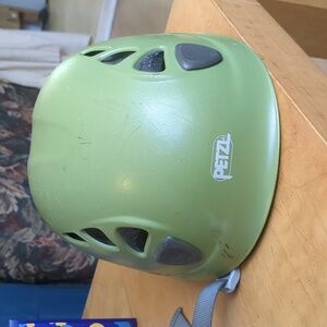 Elios Petzl Women's Climbing Helmet Size 2